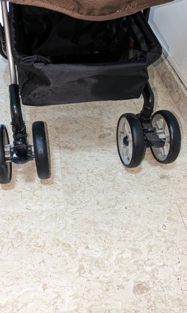 Stroller (Category: Strollers) located in Singapore. Submitted by chin20212 (Listing ID 1301097013, Image 4). Description: Lightweight and travel friendly Well washed and clean.