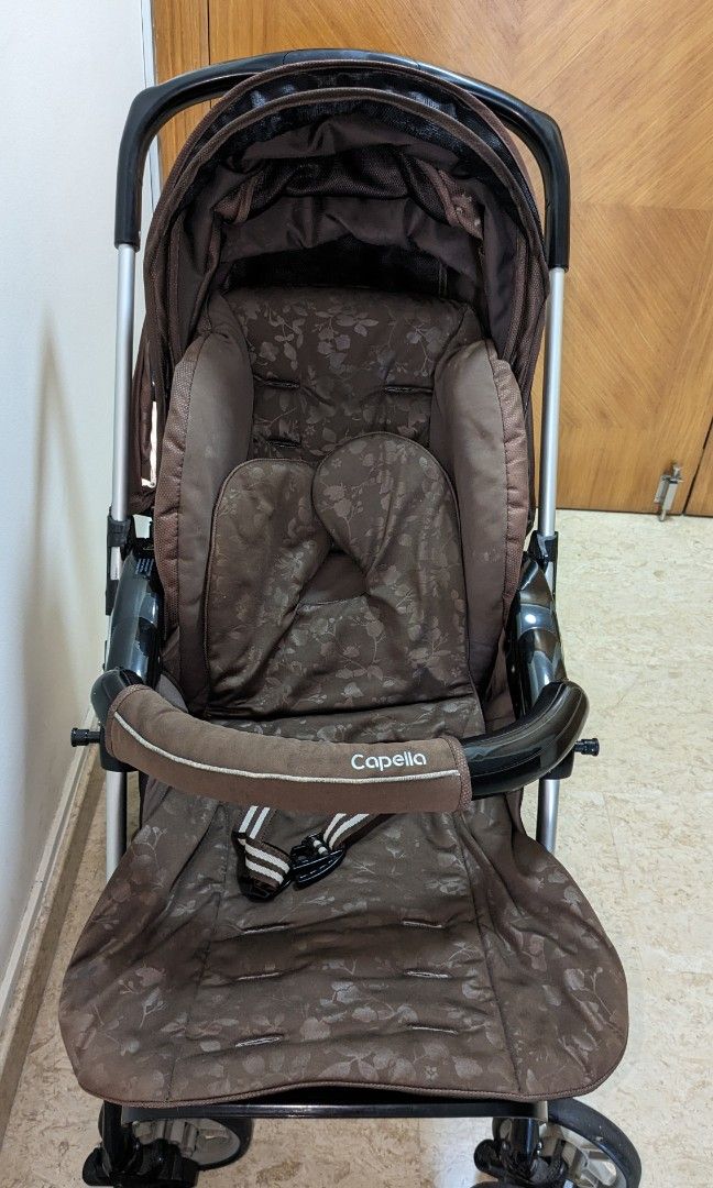 Stroller (Category: Strollers) located in Singapore. Submitted by chin20212 (Listing ID 1301097013, Image 6). Description: Lightweight and travel friendly Well washed and clean.