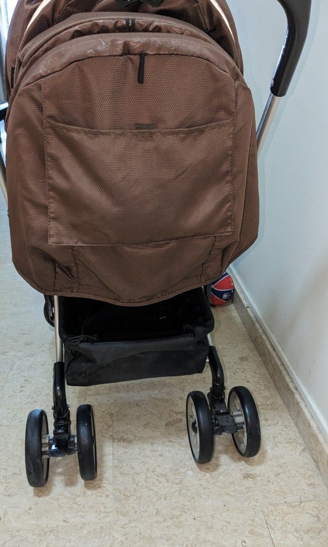 Stroller (Category: Strollers) located in Singapore. Submitted by chin20212 (Listing ID 1301097013, Image 5). Description: Lightweight and travel friendly Well washed and clean.