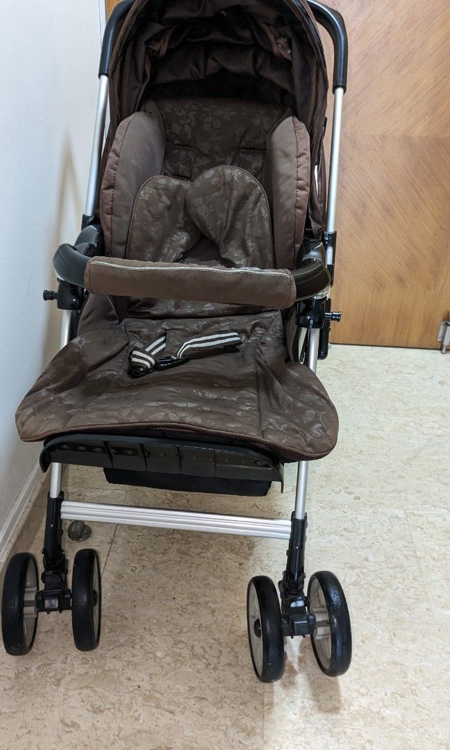 Stroller (Category: Strollers) located in Singapore. Submitted by chin20212 (Listing ID 1301097013, Image 3). Description: Lightweight and travel friendly Well washed and clean.