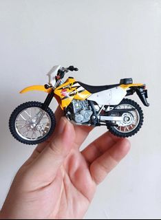 SUZUKI DR-Z400S Enduro Motorcycle Bike 1:18 scale (metal-diecast)