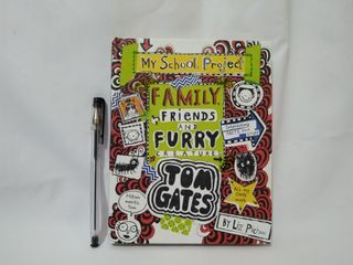 TOM GATES My School Project FAMILY FRIENDS AND FURRY CREATURE by Liz Pichon