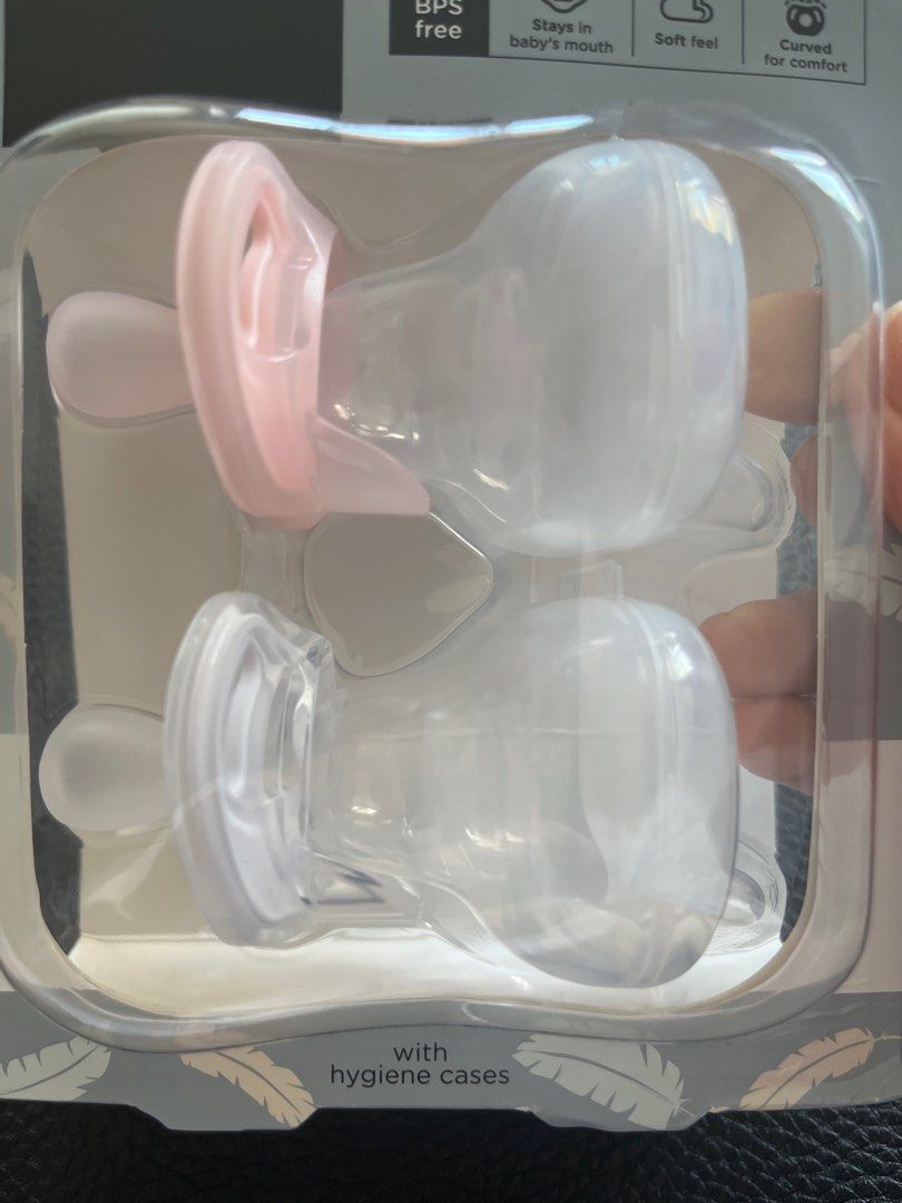 Tommee tippee pacifier (Category: Soothers & Pacifiers) located in Quezon City. Submitted by bnsellacct (Listing ID 1300979233, Image 2). Description: AVAILABLE : Pink.