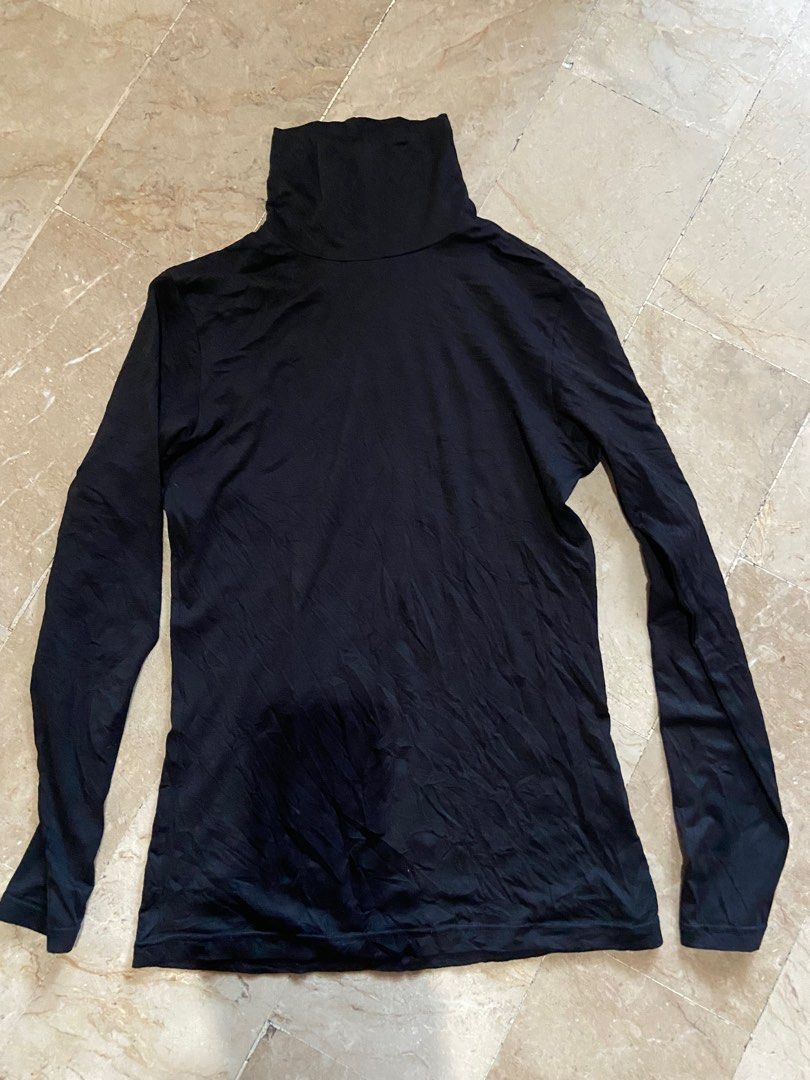 Uniqlo Heattech Black Turtle Neck Longsleeves Women s Fashion Tops Longsleeves on Carousell