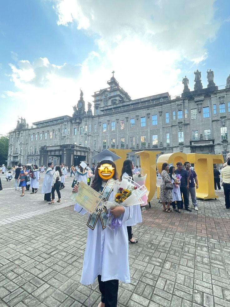 (JUNE 5, 6, 7) UST SHS Graduation Toga (LARGE) FOR RENT, Women's ...