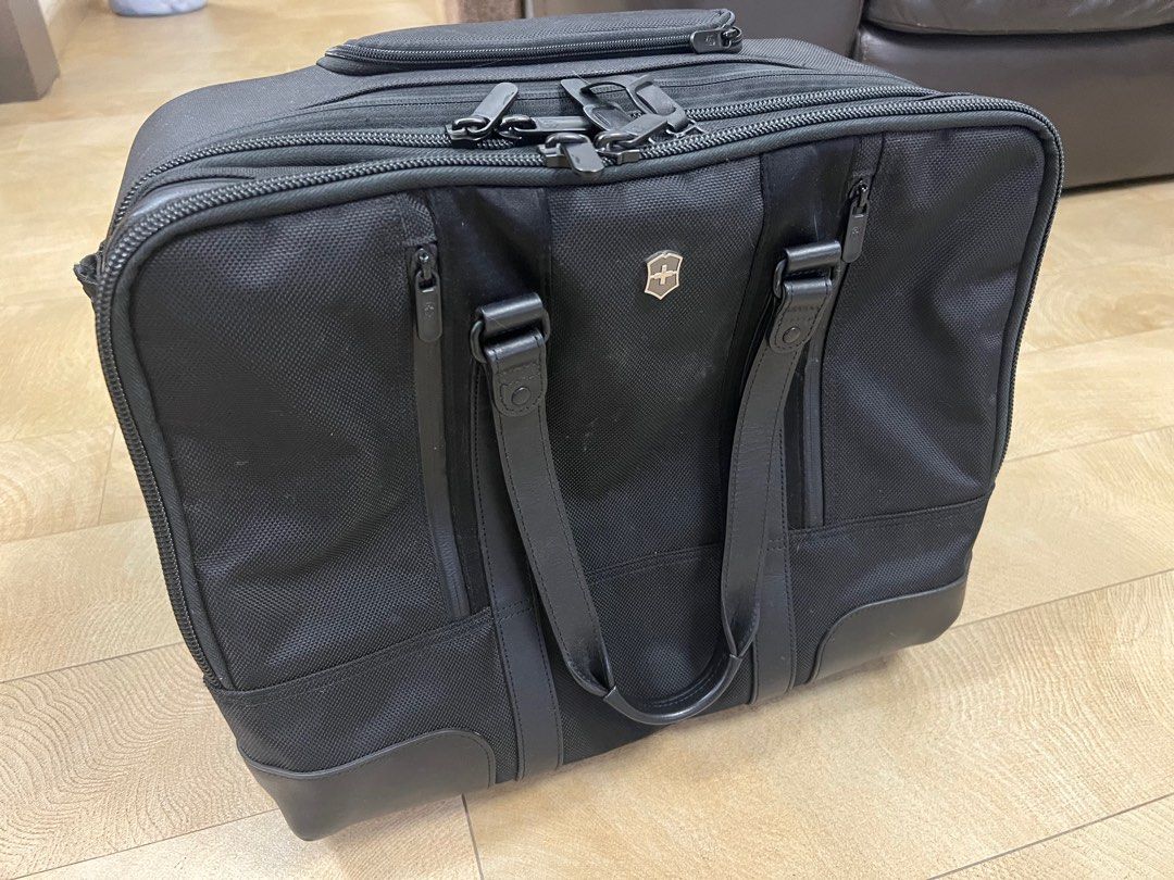 Victorinox laptop briefcase top