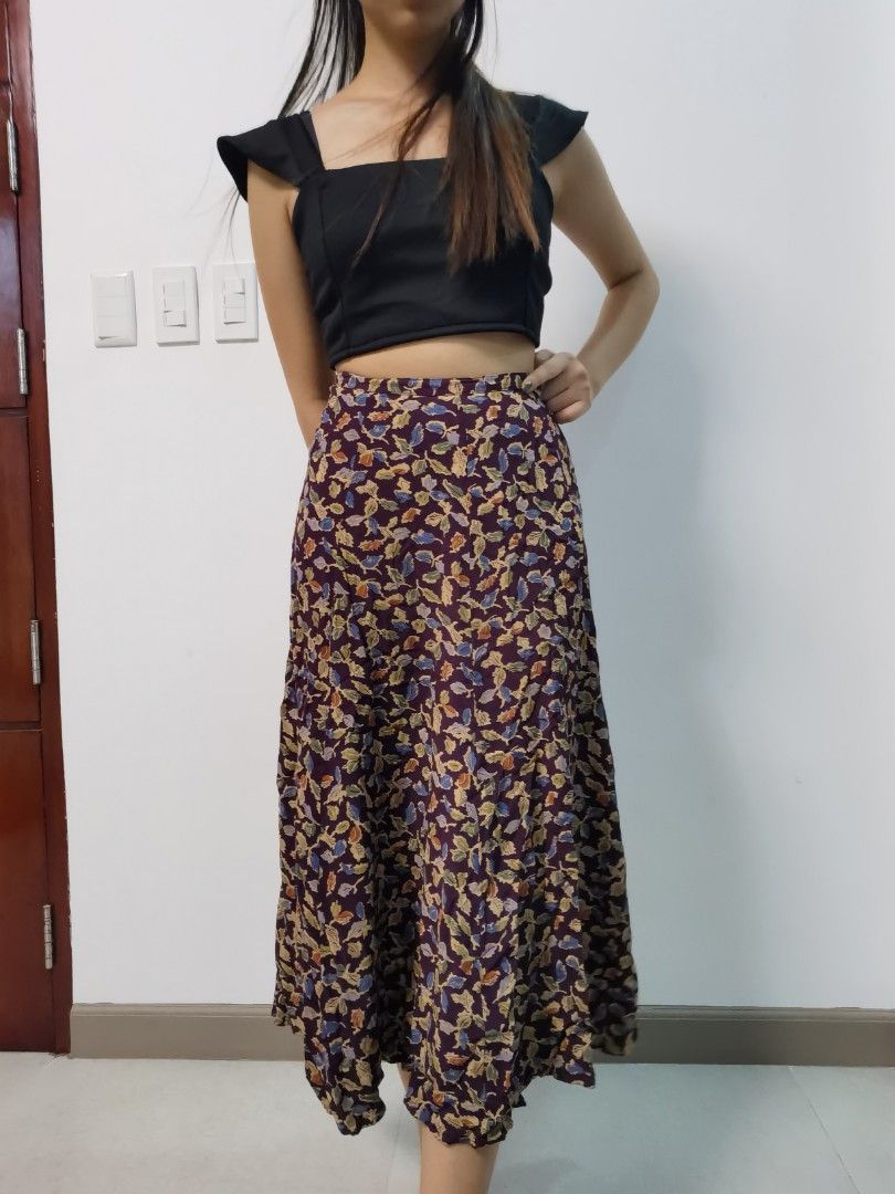 Vintage autumn maxi skirt (Category: Skirts) located in Mabalacat. Submitted by thriftte (Listing ID 1301047804, Image 1). Description: Size 25 to 26.