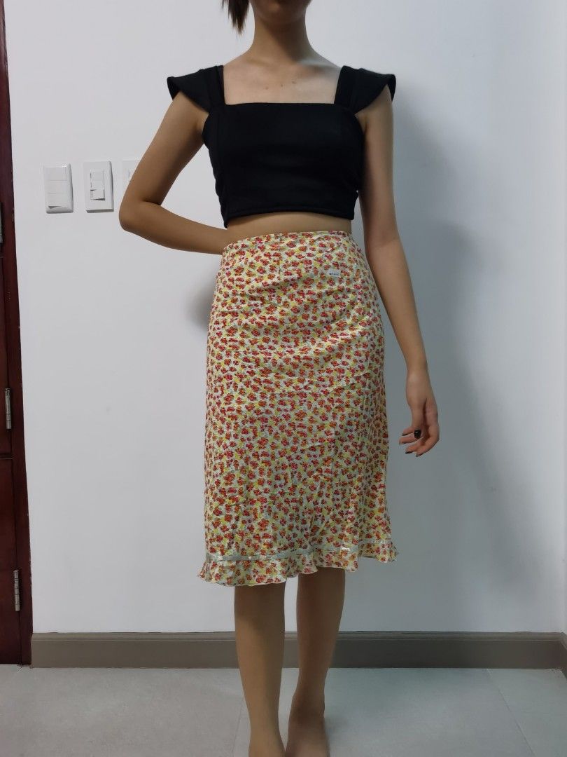 Vintage skirts (Category: Skirts) located in Mabalacat. Submitted by thriftte (Listing ID 1301059219, Image 3). Description: Pic 1 size 31 to 37 SOLD Pic 2 size 32 Pic 3 size 33 to 34 Pic 4 size 32 to 33 Pic 5 size 32 to 33 Pic 6 size 27 to 29.