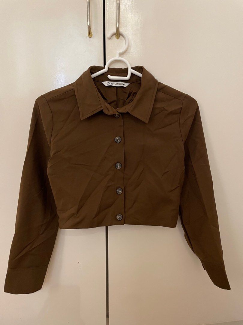Zara Brown (Category: Coats, Jackets and Outerwear) located in Quezon City. Submitted by declutterxcloset (Listing ID 1300942657, Image 1). Description: Like new, what you see is what you get ☺️ Pina alter ko po kaya kahit nasa tag small mas kasya lang po siya sa xs..