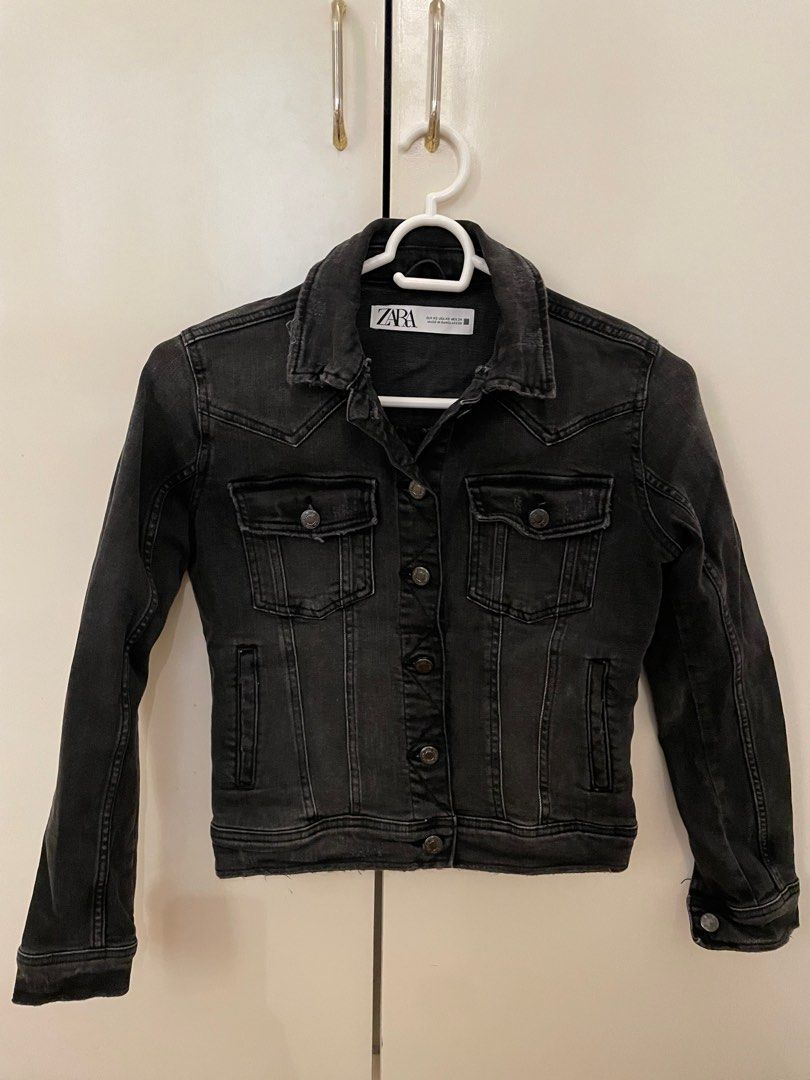 Zara Denim Jacket (Category: Coats, Jackets and Outerwear) located in Quezon City. Submitted by declutterxcloset (Listing ID 1300943007, Image 1). Description: Like new, what you see is what you get ☺️.