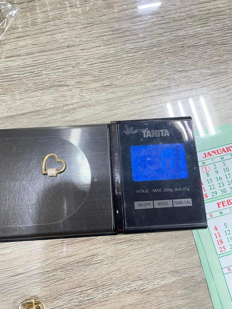 18K Saudi Gold carabiner (Category: Necklaces) located in Manila. Submitted by bhelgoldseller2ndaccount (Listing ID 1302648670, Image 3). Description: New!!✨New!!✨New!! Authentic 18k Saudi Golds pendant 💫💫💫 💯pawnable/naisasanla 💯with high appraisal rate 💯good investment 💯Direct supplier price 😘 👉OPEN for resellers 👌👌 🌺please take time to evaluate their actual sizes and grams 👉👉Best panggift for all occasions ✅ Sold per grams not per