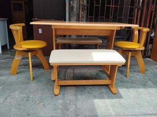 4-6 dining set 
Solid wood