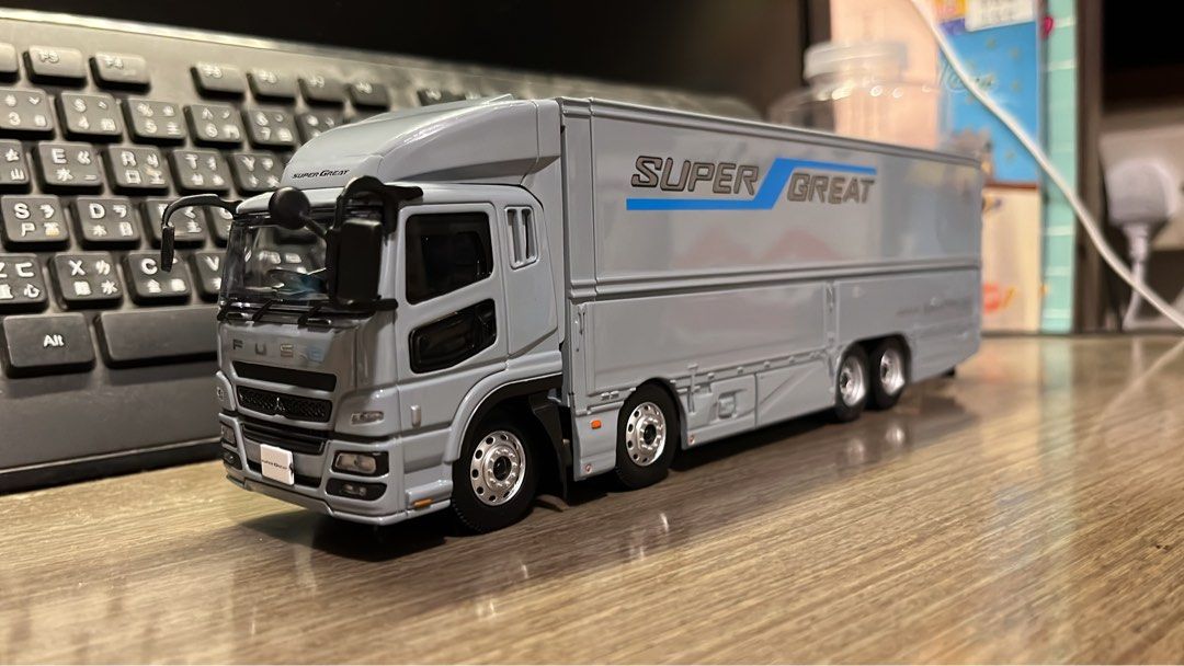 三菱Fuso Super Great 貨櫃車貨車模型1/43, 興趣及遊戲, 玩具& 遊戲類 