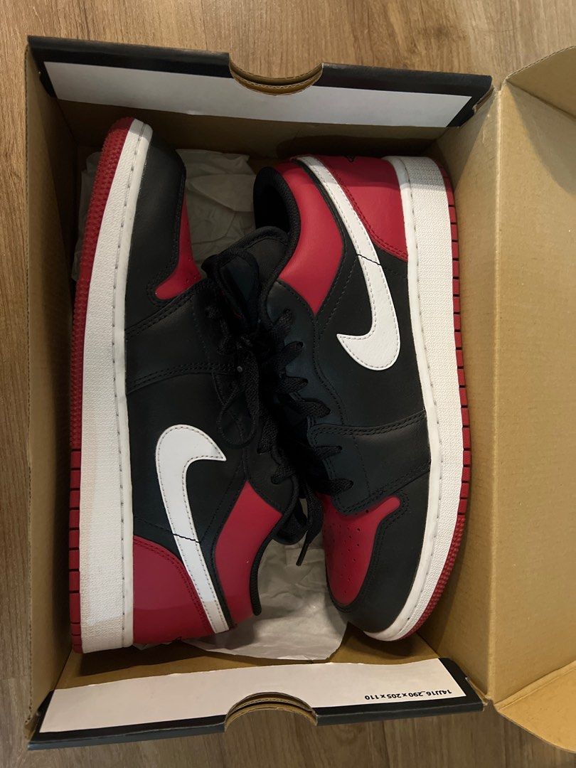 AIR JORDAN 1 LOW (GS) (Category: Sneakers) located in Pasig City. Submitted by sofiescloset_ (Listing ID 1302684907, Image 3). Description: Size: Kids 7Y (Womens 8.5) Bought in SG (with receipt) Retail price SGD $139 (approx. ₱5,800 ) Female owned .
