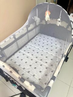Akkeva Crib with Comforter Sets