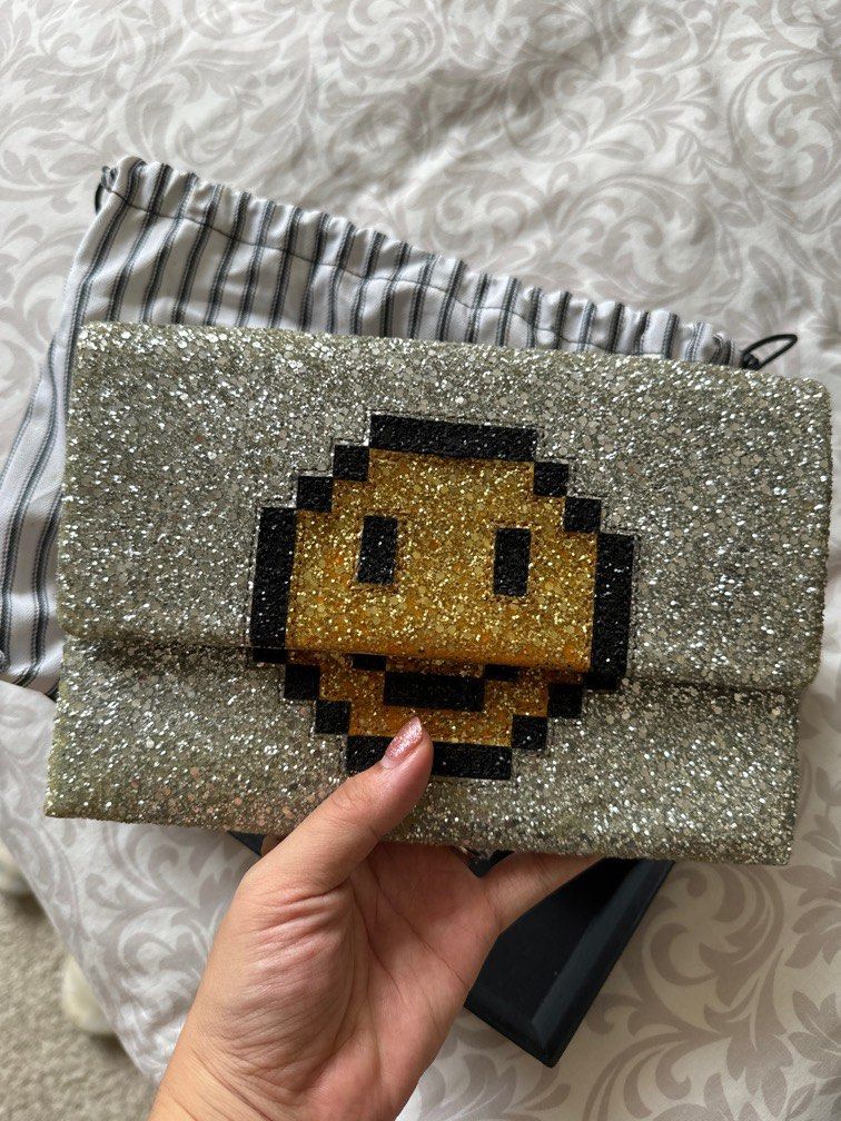 Anya hindmarch smiley glitter clutch Women s Fashion Bags Wallets Clutches on Carousell