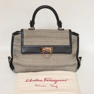 (Kategori: ) berada di . Dikirim oleh natalie_authenticpreloved (ID iklan 1302676757, Gambar 1). Deskripsi: .