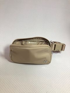 Authentic LULULEMON Everywhere Belt Bag Mini 0.7L in Trench *on hand*