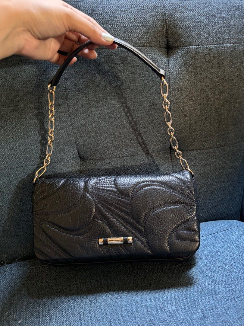 Balenciaga Small Shoulder Bag (Category: Luxury Bags & Wallets) located in Davao. Submitted by stellietas (Listing ID 1302680319, Image 1). Description: Made in Korea Authentic No flaws Light gold hardware .