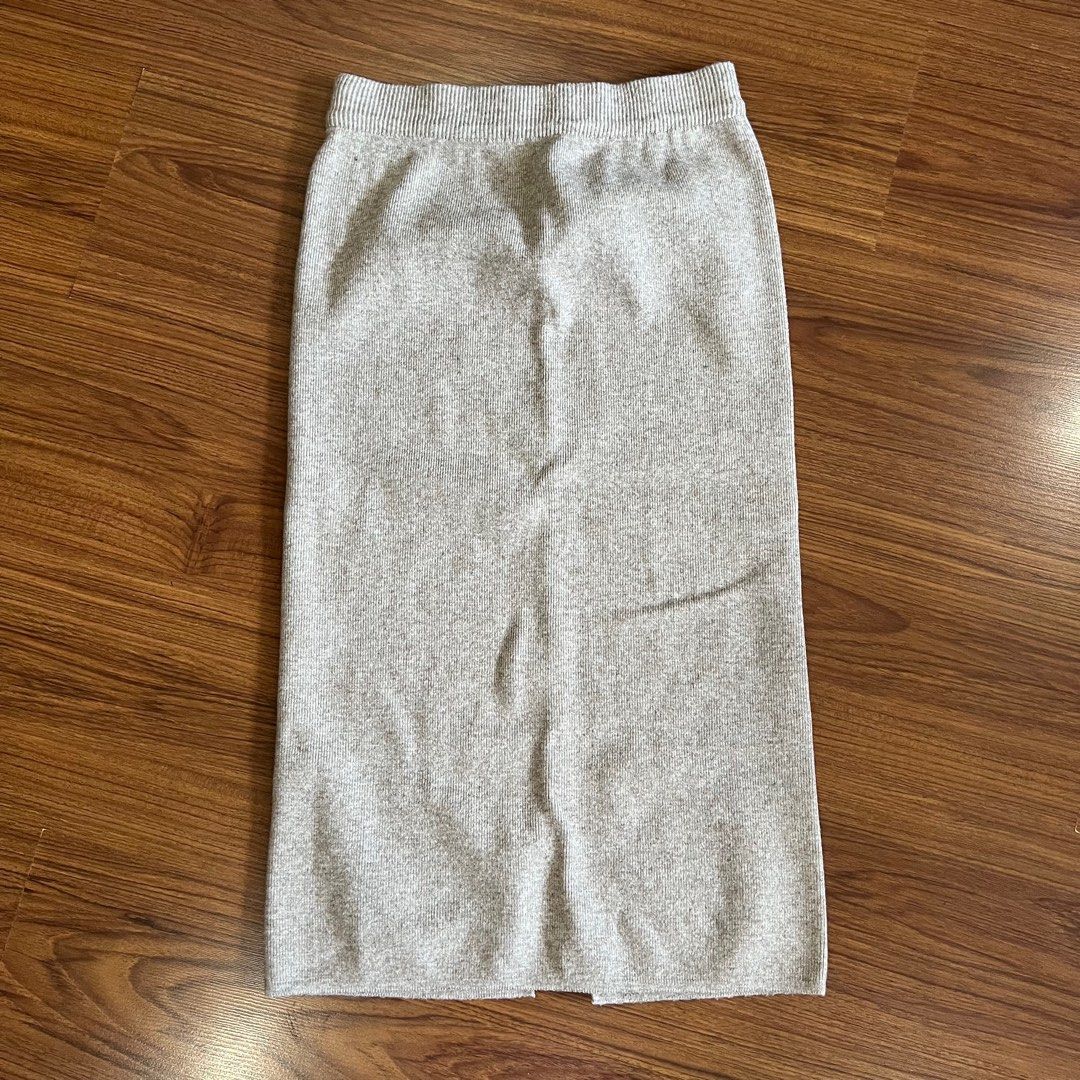 beige midi knit skirt (Category: Skirts) located in Manila. Submitted by basicbaguette (Listing ID 1302581007, Image 1). Description: bought this in korea with slight himulmol waist - 26” rfs: decluttering.
