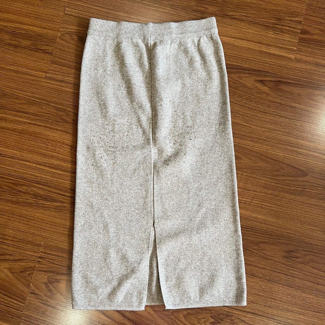 beige midi knit skirt (Category: Skirts) located in Manila. Submitted by basicbaguette (Listing ID 1302581007, Image 2). Description: bought this in korea with slight himulmol waist - 26” rfs: decluttering.
