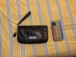 Preowned Like New Vintage Condition Coach Chelsea Large Turnlock Flap Demi Wristlet Wallet Clutch Purse BLACK