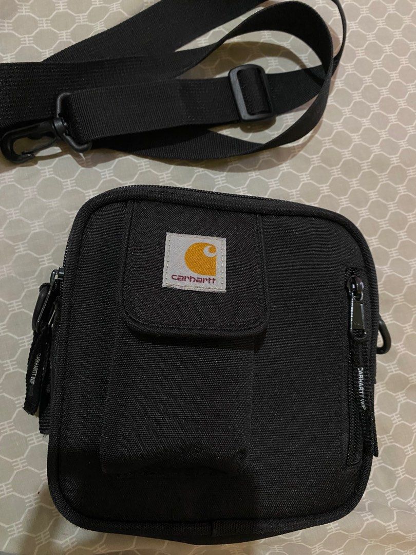 CARHARTT ESSENTIALS SLING BAG AUTHENTIC BOUGHT FROM JAPAN CRISPY PA EXCELLENT TO AS NEW ISSUE KONTING BAKBAK NG PINTURA SA PULLER Men s Fashion Bags Sling Bags on Carousell