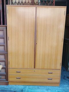 Chest drawer cabinet 
Solid wood