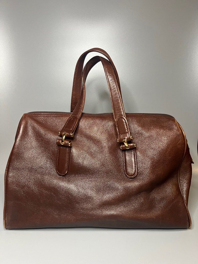 Chloe vintage boston handbag (Category: Luxury Bags & Wallets) located in Manila. Submitted by zapantaesther (Listing ID 1302692401, Image 2). Description: Authentic Vintage Chloe leather bag Issue: Rubs on corners In very good condition.