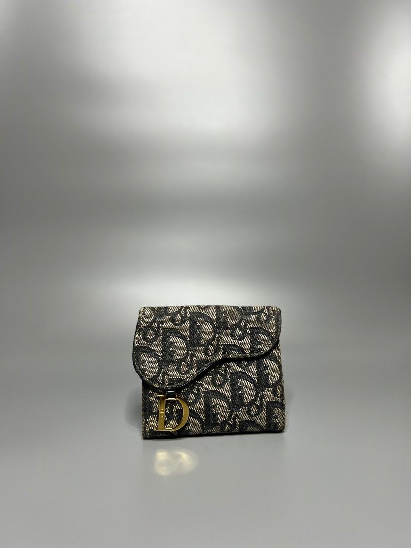 Christian Dior Saddle Short Wallet (Category: Luxury Bags & Wallets) located in Manila. Submitted by zapantaesther (Listing ID 1302695565, Image 2). Description: Christian Dior Saddle Short Wallet In excellent condition with box, dustbag and cards Issue: Signs of use, dirt.