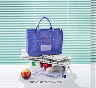 BEYOND THE VINES Crunch Carry All  01 in IRIS