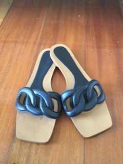 Flat sandals (ZARA)