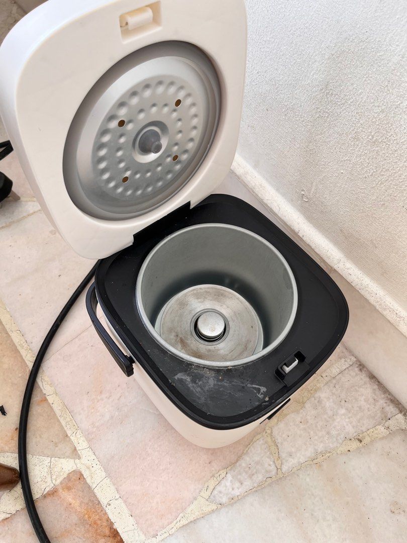 Giselle mini rice cooker 1.2L, TV & Home Appliances, Kitchen Appliances