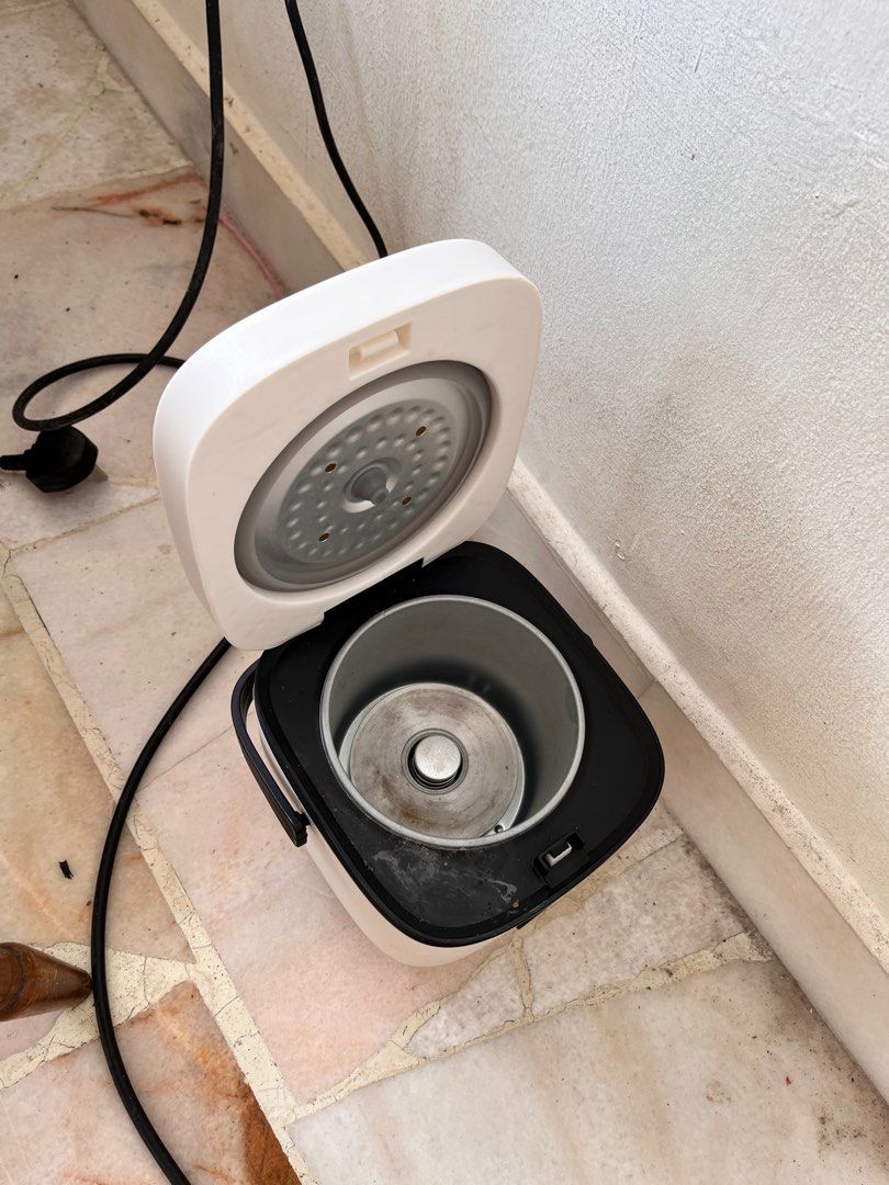 Giselle mini rice cooker 1.2L, TV & Home Appliances, Kitchen Appliances