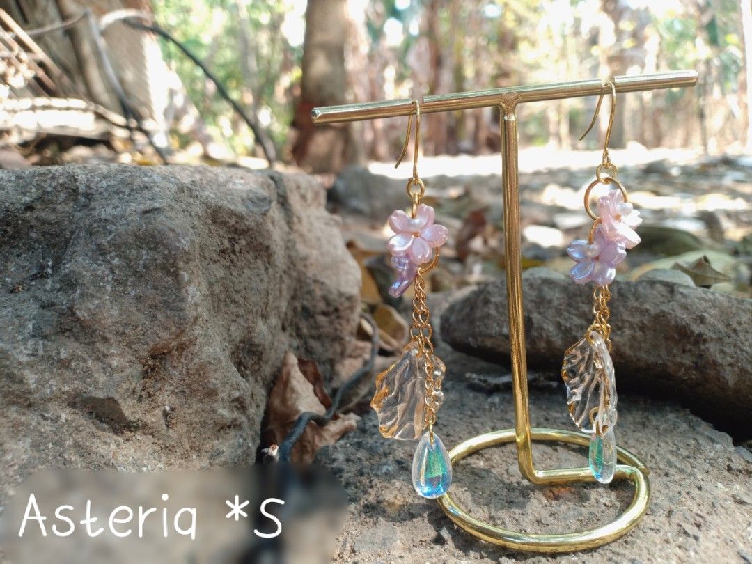 Handmade Earrings /Alora /Pasig & Dasmari!as Loc. (Category: Earrings) located in Pasig City. Submitted by mari_07 (Listing ID 1302629453, Image 2). Description: New Shop Product ❗❗❗ Product Name : Asteria ❤ Handmade Beaded Earrings for only 149 pesos only !!! pwede oang gift kay gf, asawa kay Mudra , Mothers tita , lola etc. pm for more info. Location: Dasmariñas City Cavite & Manggahan Napico Pasig City 💯% Handmade Comes with Freebies Walang s
