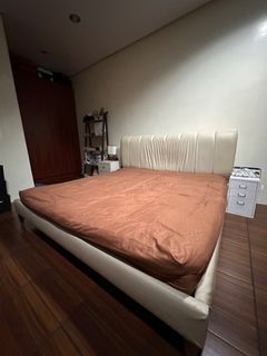 Kind Size Bed with Mattress