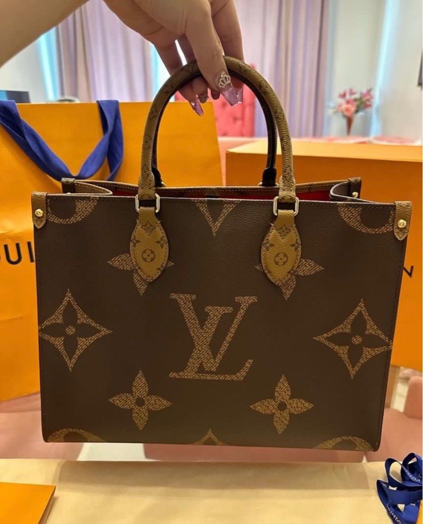 Authentic LV On The GO MM ( Louis Vuitton OTG) (Category: Luxury Bags & Wallets) located in Makati City. Submitted by sparks.joy (Listing ID 1302582419, Image 3). Description: 💯 Guaranteed Authentic Complete with box, dustbag, care booklet Lightly used with minimal flaws inside (minimal dirt inside, nobody's gonna see it since sa loob lang and not super halata) ❤️with free bag organizer to cover flaws inside.