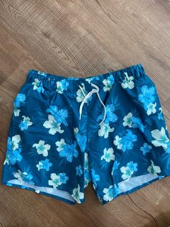 (Category: ) located in . Submitted by livetoshop18 (Listing ID 1302578305, Image 1). Description: .