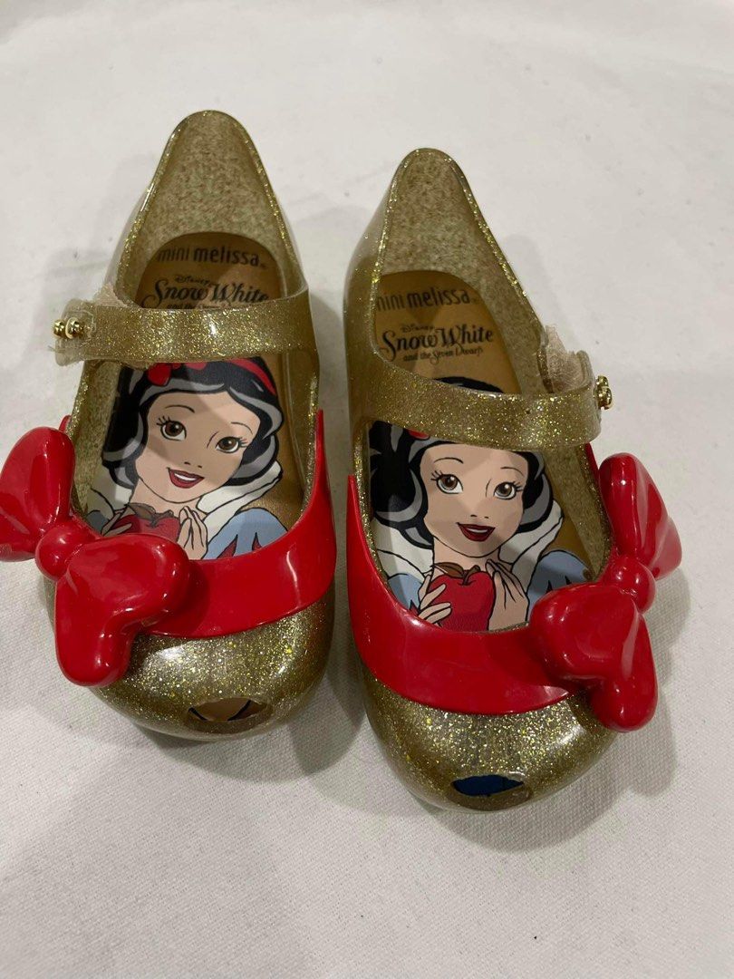 Mini Melissa snow white (Category: Babies & Kids Fashion) located in San Fernando. Submitted by ceeem10 (Listing ID 1302581754, Image 1). Description: No box.