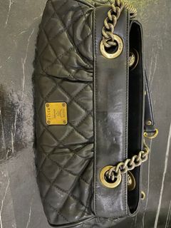 (Category: ) located in . Submitted by m.preloved.wardrobe (Listing ID 1302653819, Image 1). Description: .