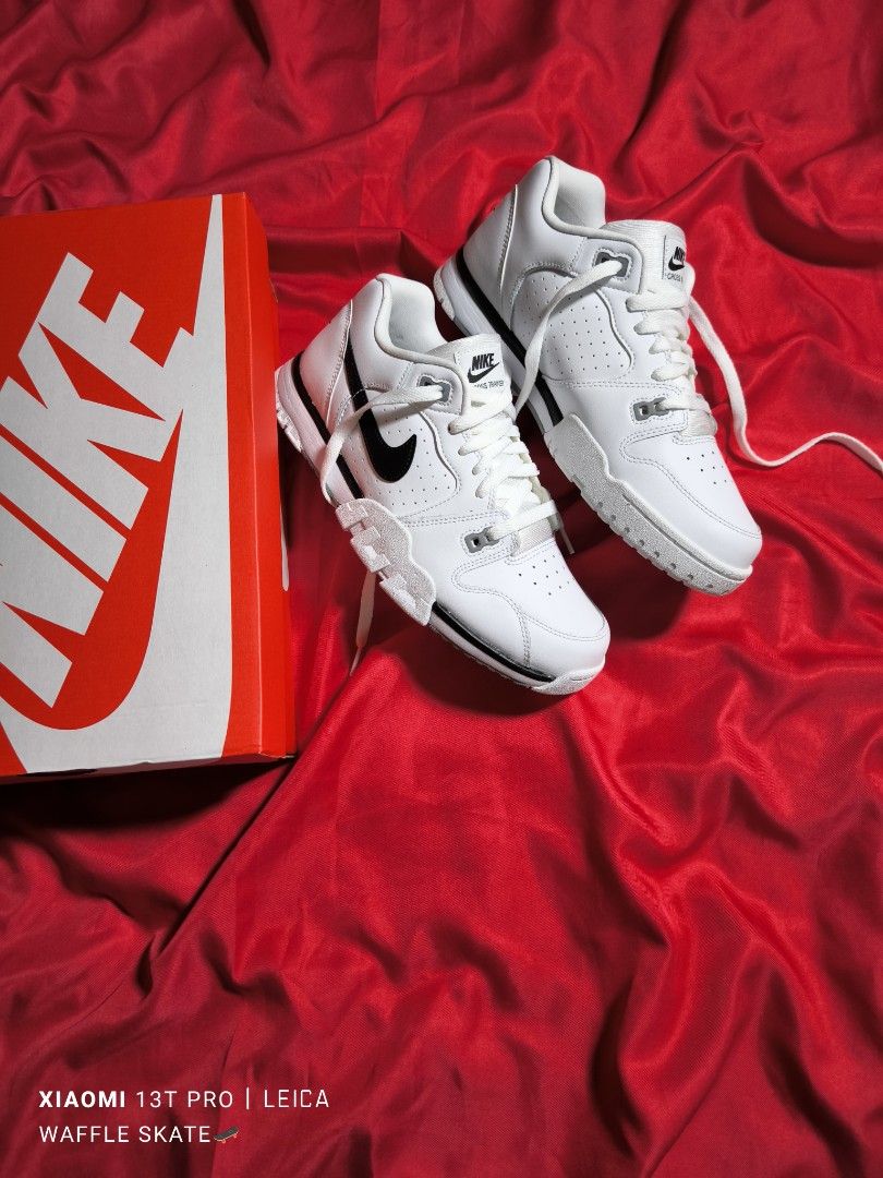 nike cross trainer low white red grey