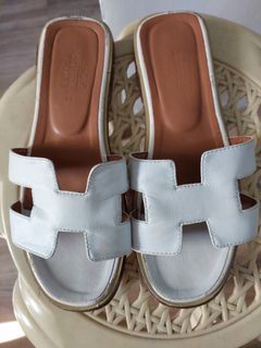 P1,500
Size 35
# 21064 oran sandal