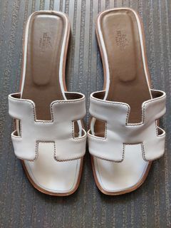 P2,000
Size 36
# 21065 oran sandal