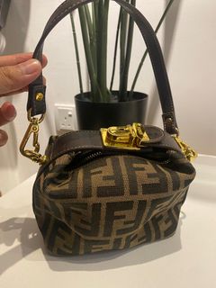 (Category: ) located in . Submitted by angele_wardrobe (Listing ID 1302681540, Image 1). Description: .