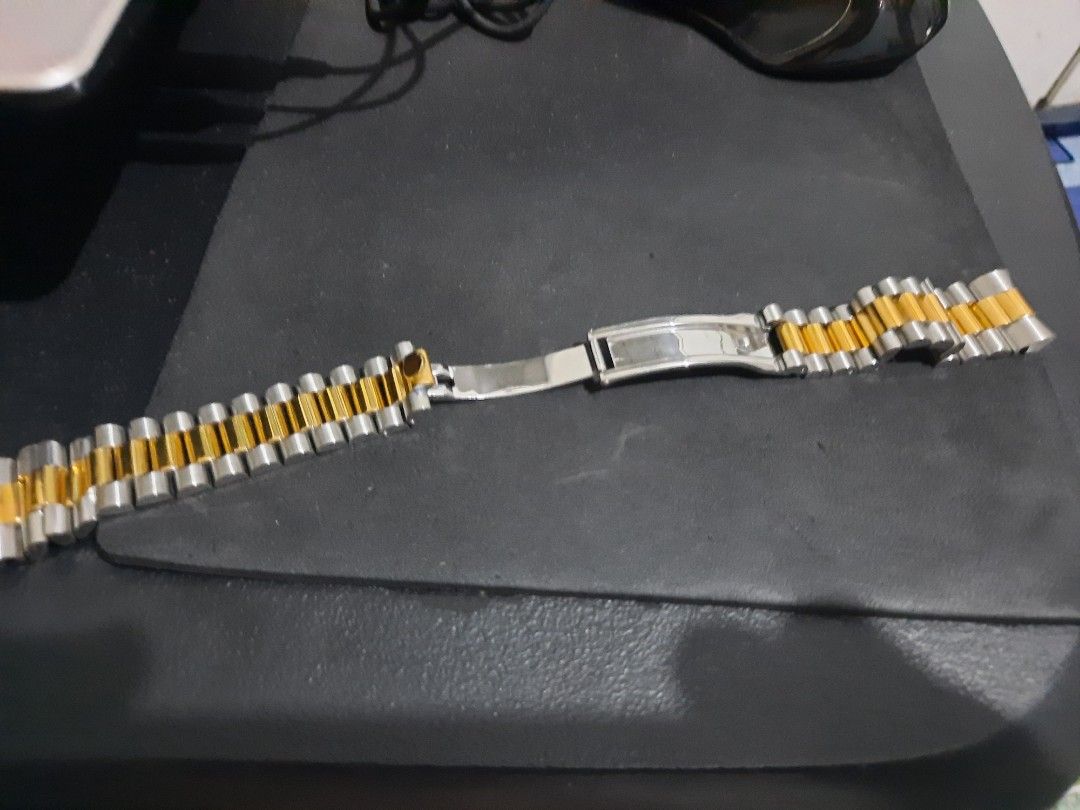 President watch strap (Category: Men's Watches) located in Bacolod City. Submitted by valuabletime79 (Listing ID 1302680365, Image 2). Description: 20mm president strap stainless steel great with date just and day date design watches. 2 tone color.