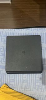 Ps4 Slim 500gb (with controller and 2 games)