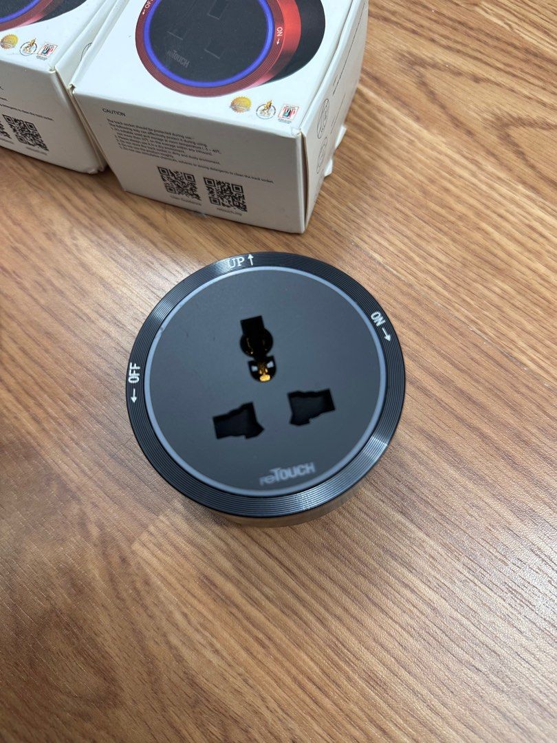 Re touch socket (Category: Electrical, Adaptors & Sockets) located in Kuala Lumpur. Submitted by seandylan_001 (Listing ID 1302677960, Image 3). Description: Selling because bought wrong model Selling at rm15 each Boy all for rm40 including shipping All brand new Cod Desa Parkcity, Taylor’s university.