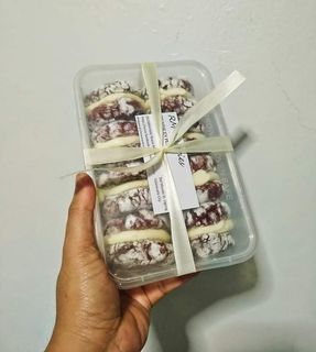 Red velvet and choco crinkles with cream cheese
