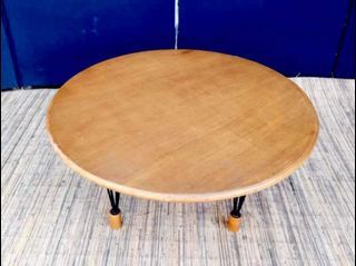 Round center table