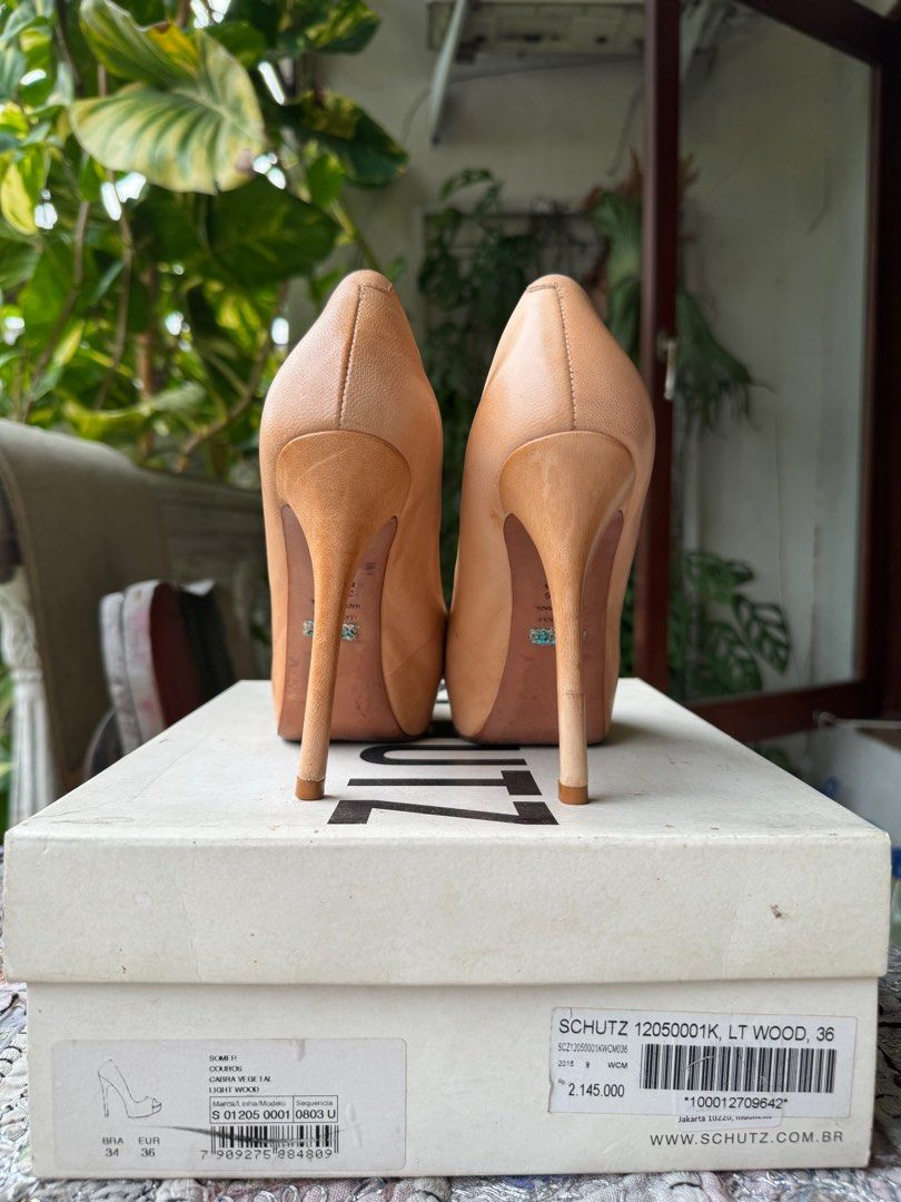 SCHUTZ nude heels Fesyen Wanita Sepatu di Carousell